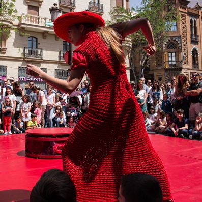 LANÓRDIKA circo &danza presenta mañana en Donostia su ‘Rojo Estándar’ 